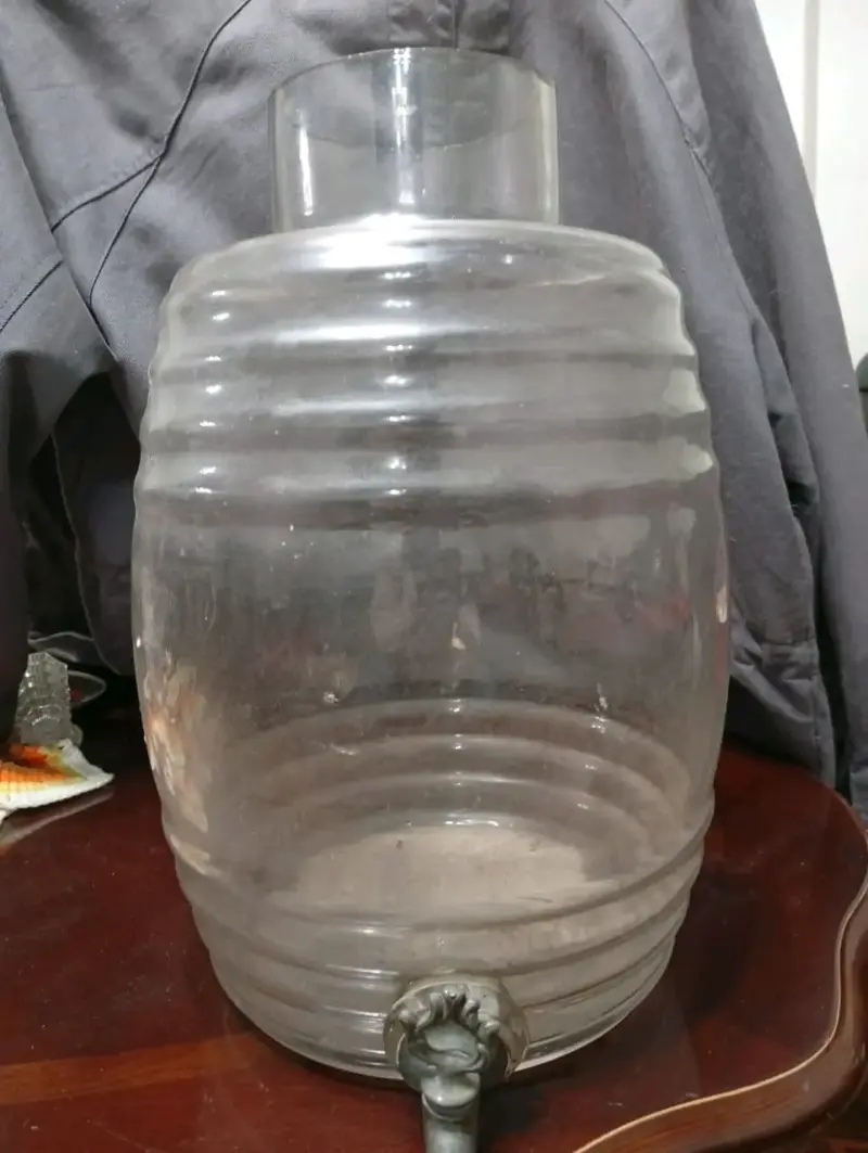 Dispensador de vidrio con grifo metálico vintage - 1