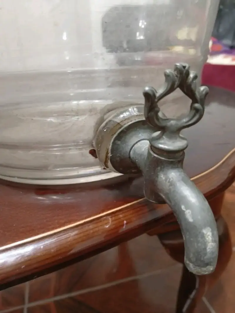 Dispensador de vidrio con grifo metálico vintage - 2