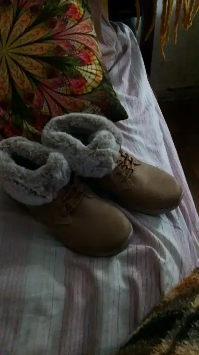 Botas de invierno con forro de piel sintética - miniatura 1