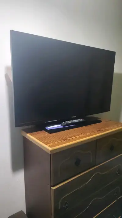 Televisor Samsung LED con control remoto - miniatura 1