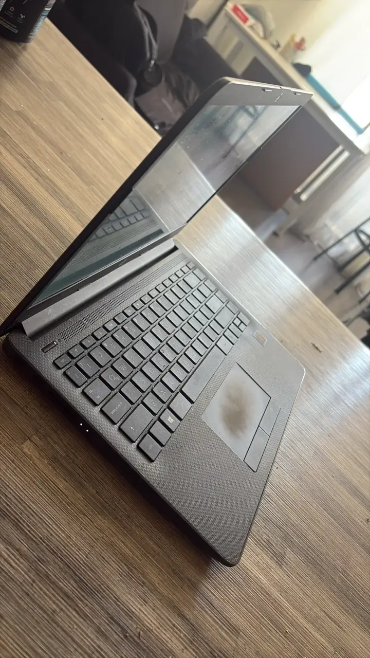 Notebook HP con Intel Core i3 y Windows 11 - 2