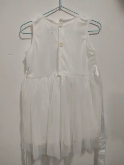 Vestido blanco de encaje para niña - miniatura 3