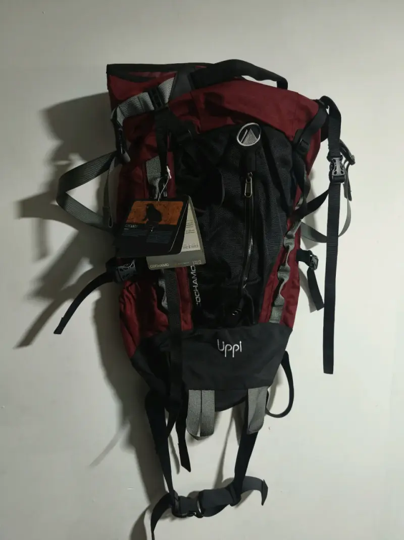 Mochila de senderismo Upp rojo y negro - 3