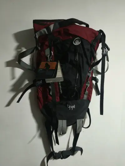 Mochila de senderismo Upp rojo y negro - miniatura 3