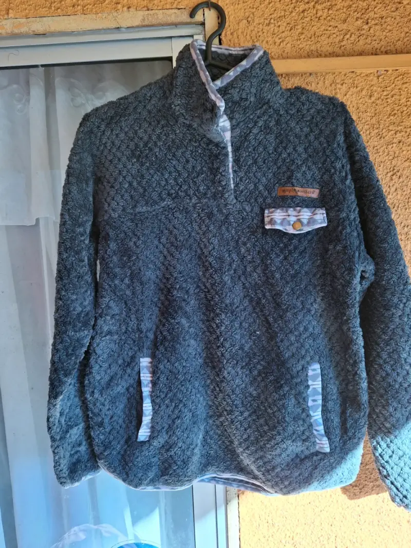 Polar gris con diseño texturizado mujer