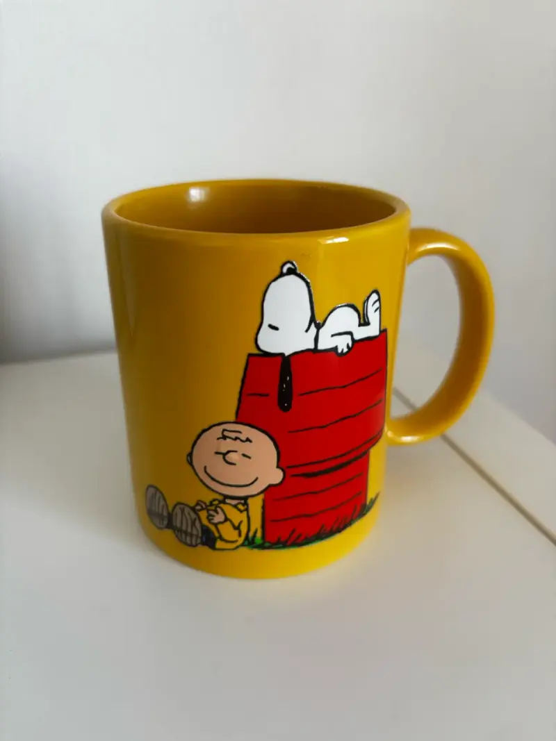 Taza amarilla Snoopy, Woodstock y Charlie Brown - 2