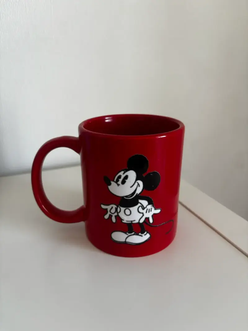 Tazón rojo con diseño de Mickey Mouse - 1