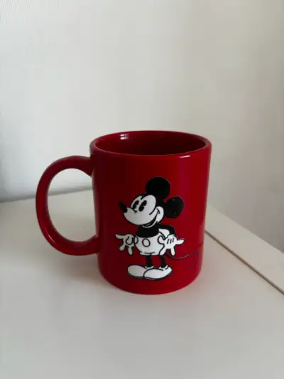 Tazón rojo con diseño de Mickey Mouse - miniatura 1