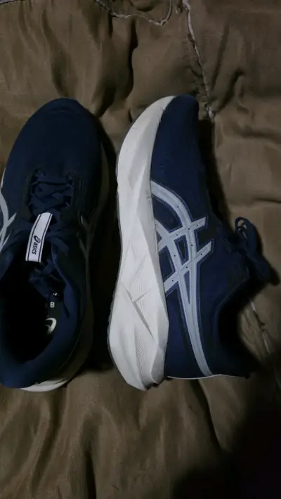 Zapatillas Asics Novablast 5 - miniatura 1