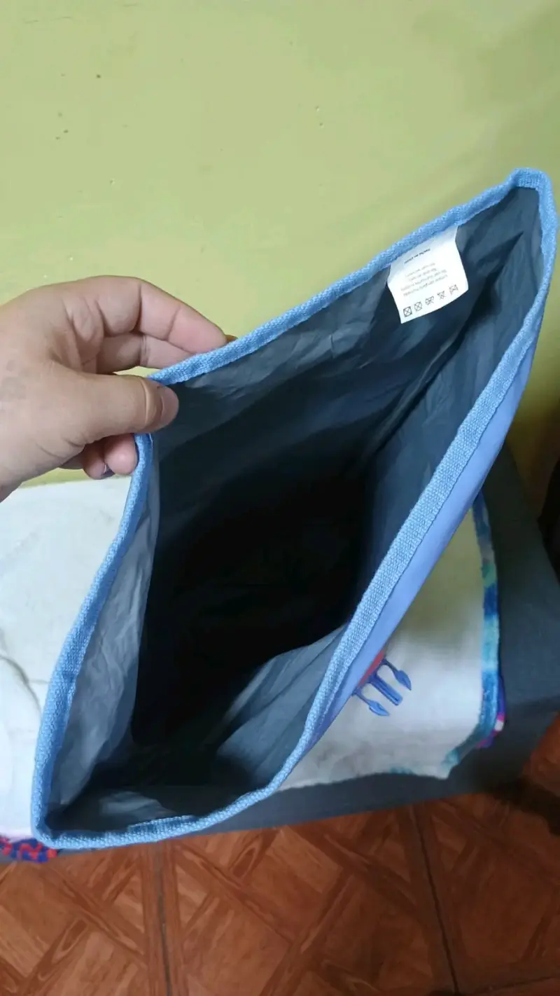Mochila impermeable azul con bolsillo frontal - 3