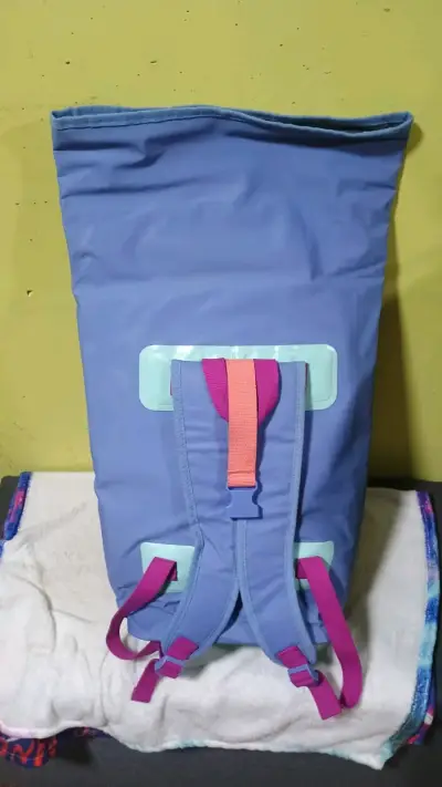 Mochila impermeable azul con bolsillo frontal - miniatura 4