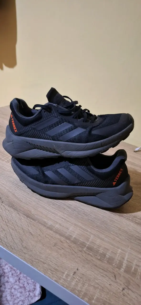 Zapatillas deportivas negras Adidas Terrex - 1