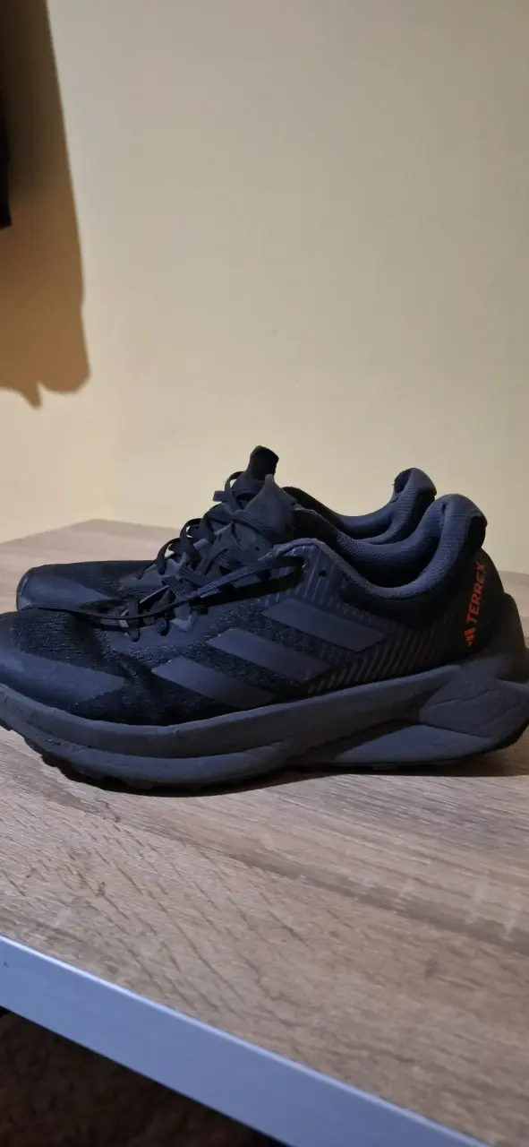 Zapatillas deportivas negras Adidas Terrex - 2