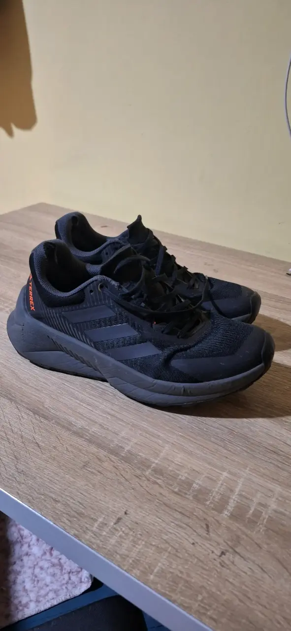Zapatillas deportivas negras Adidas Terrex - 4