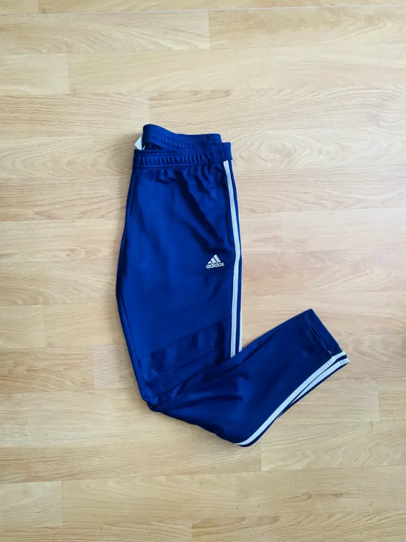 Pantalones deportivos azul Adidas con franjas - 1