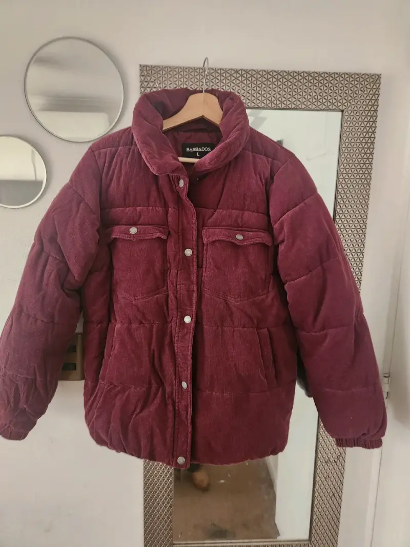 Chaqueta acolchada burdeos para invierno