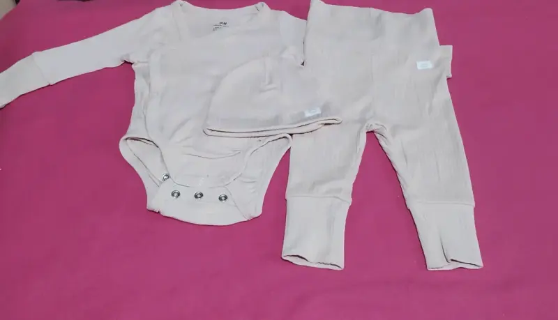Lote de ropa para bebé niña en buen estado - 4