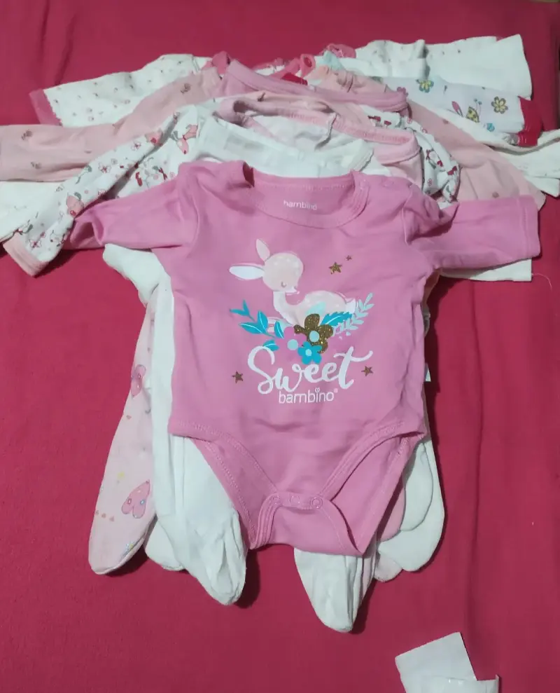 Lote de ropa para bebé niña en buen estado - 6