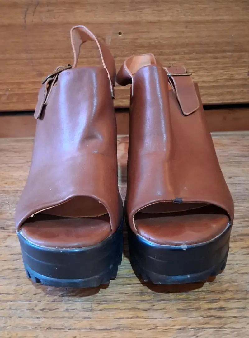 Sandalias de tacón marrón con plataforma - 3