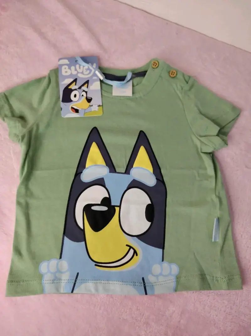 Polera para bebé Bluey verde con diseño divertido