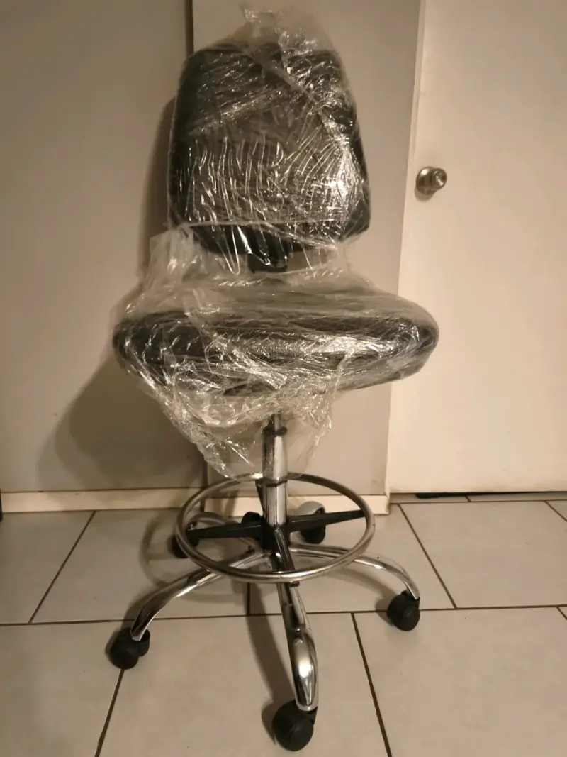 Silla de oficina ergonómica con ruedas - 1