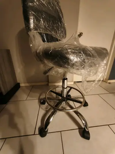 Silla de oficina ergonómica con ruedas - miniatura 3