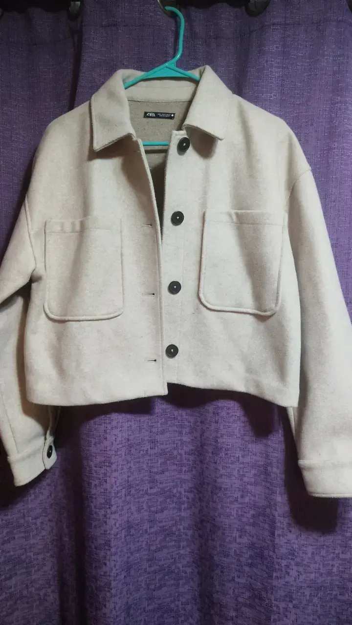 Chaqueta corta beige Zara para mujer - 1