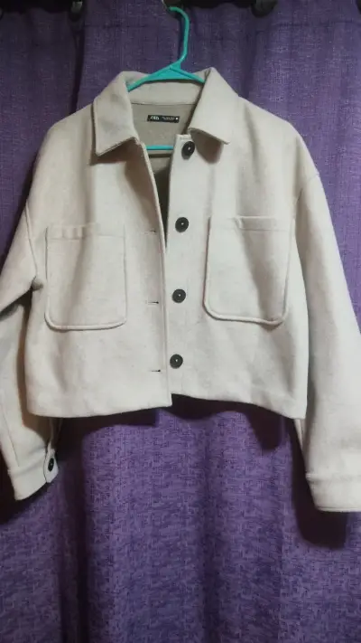 Chaqueta corta beige Zara para mujer - miniatura 1