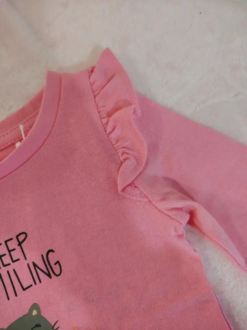 Polera manga larga rosa para bebé con diseño de gato