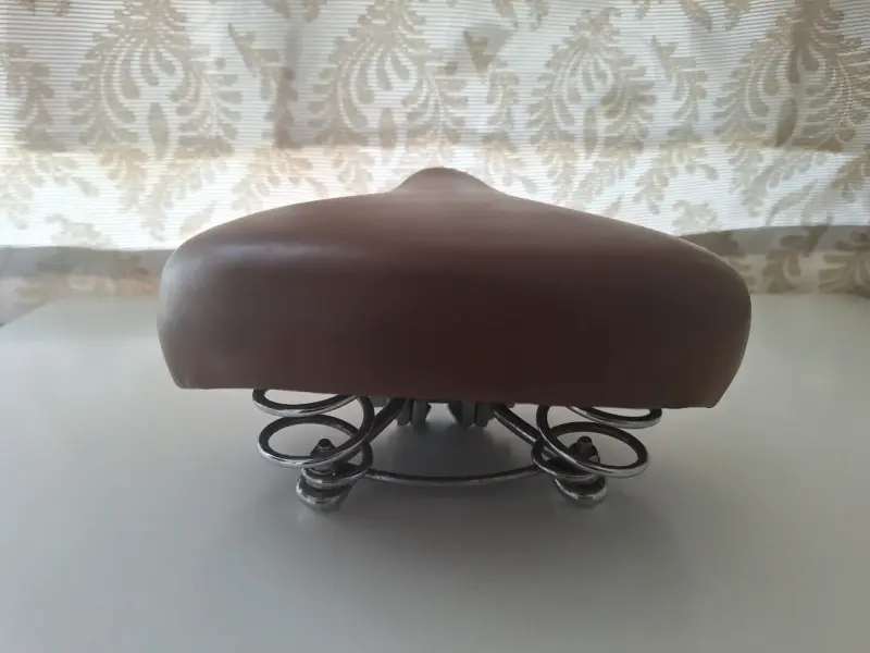 Asiento de bicicleta marrón con resortes - 2