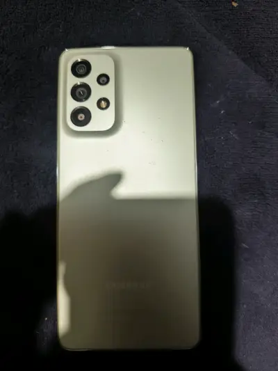 Samsung Galaxy A73 5G en buen estado - miniatura 4