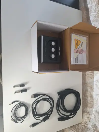 Interfaz de Audio USB Behringer U-Phoria UM2 - miniatura 2