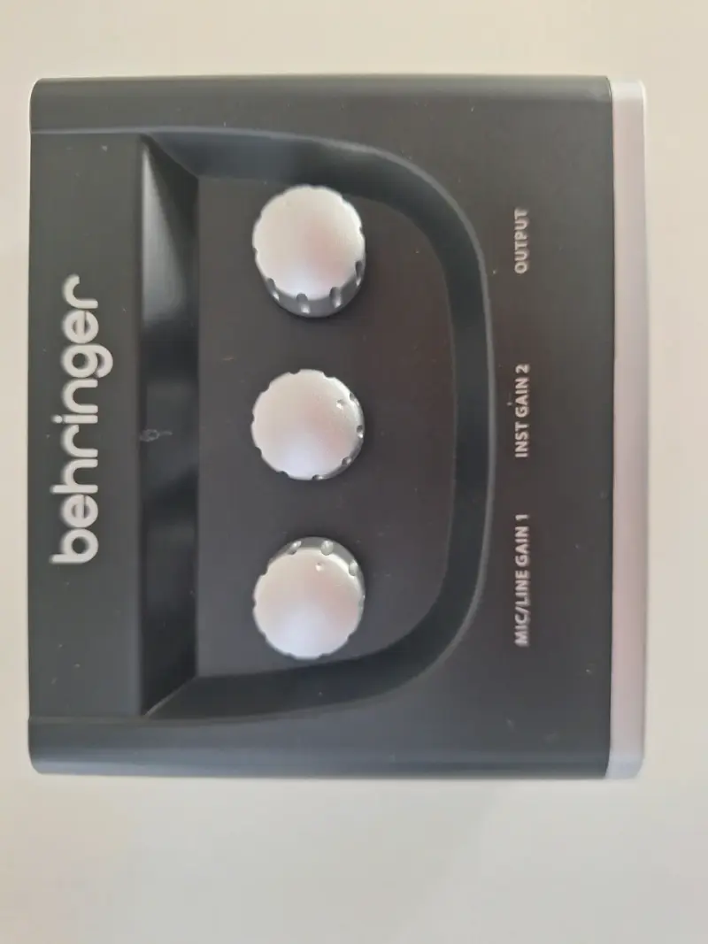 Interfaz de Audio USB Behringer U-Phoria UM2 - 3