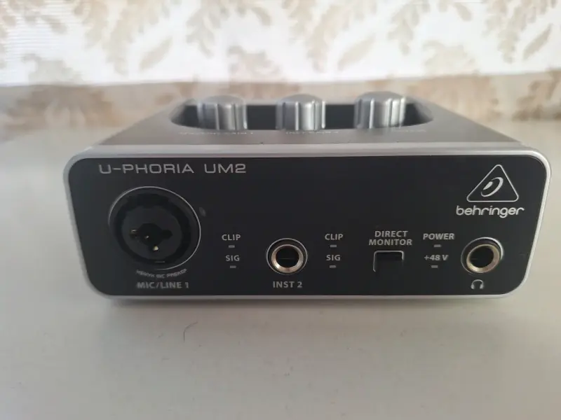 Interfaz de Audio USB Behringer U-Phoria UM2 - 5