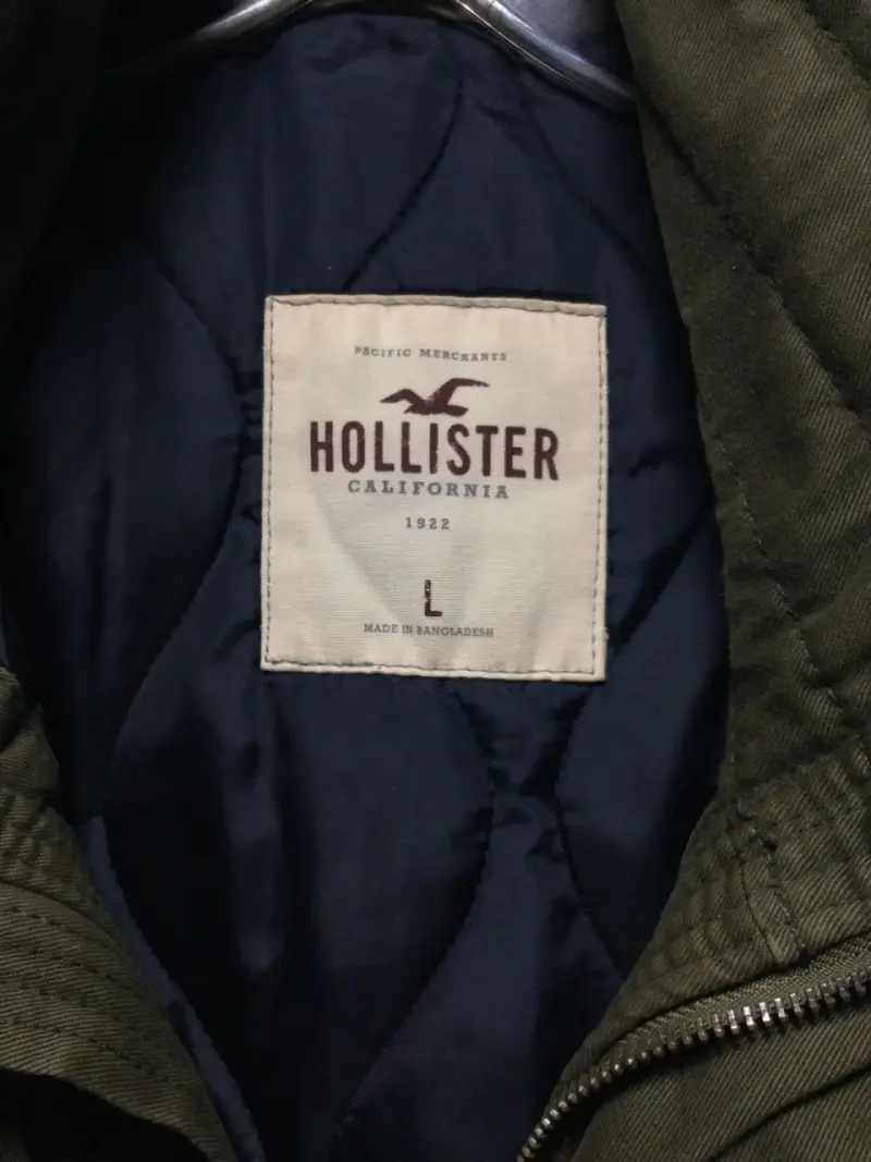 Chaqueta militar verde Hollister con parches - 2