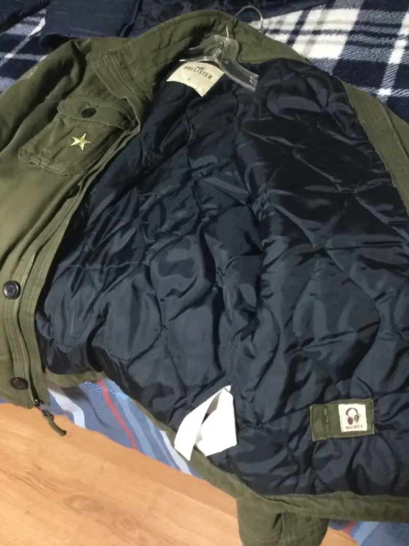 Chaqueta militar verde Hollister con parches - 3