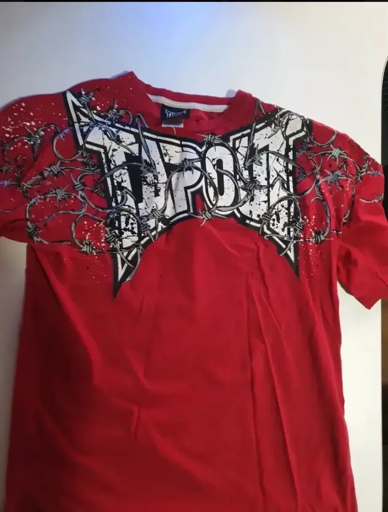 Polera roja Tapout espinas y2k original - 1