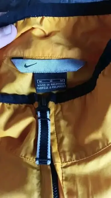 Chaleco deportivo amarillo Nike para hombre - 1