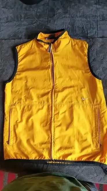 Chaleco deportivo amarillo Nike para hombre - miniatura 2