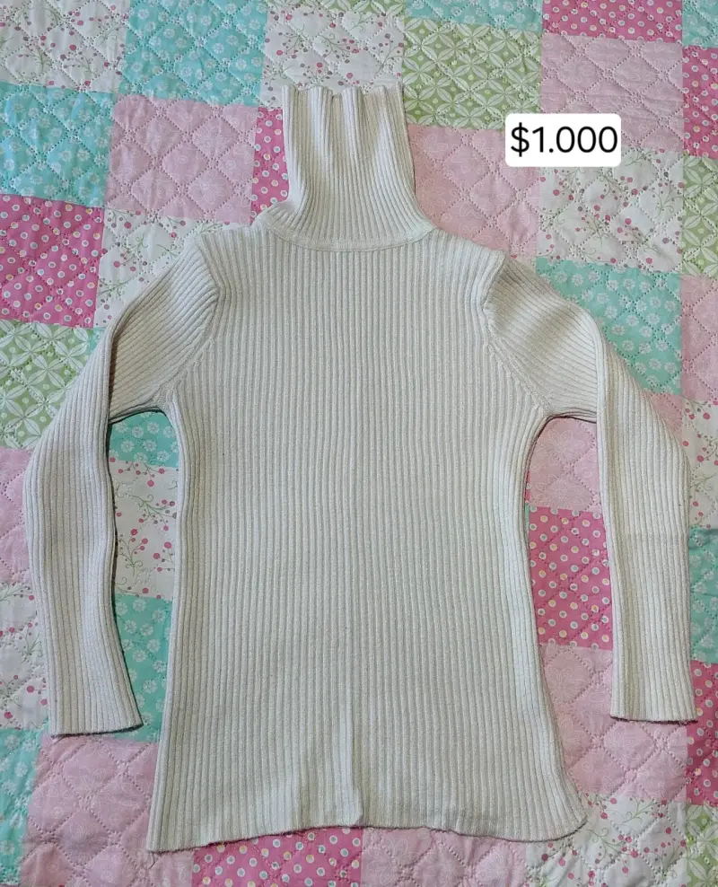 Suéter de cuello alto blanco para mujer