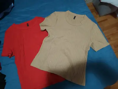 Conjunto de poleras y suéteres para mujer - miniatura 1