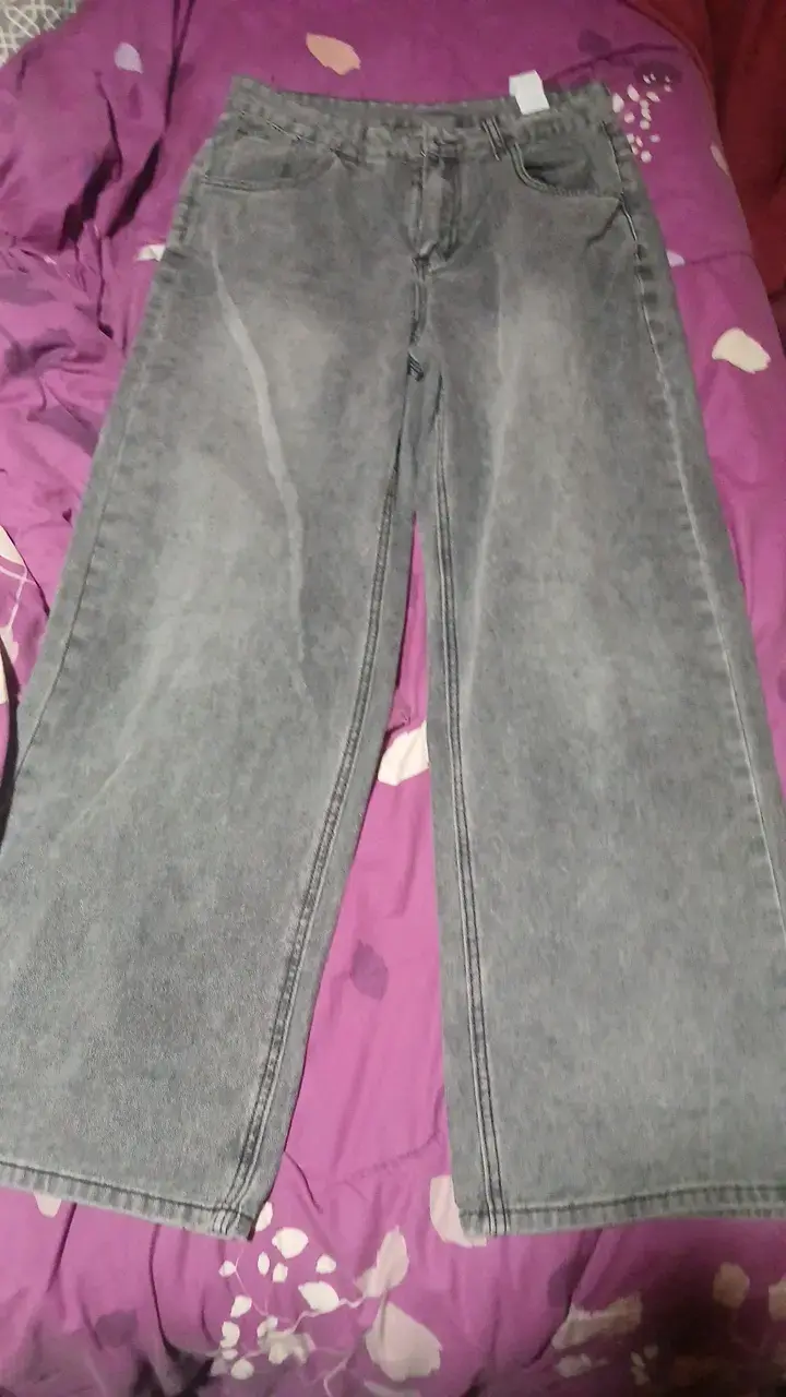 Jeans grises anchos con diseño bordado - 1