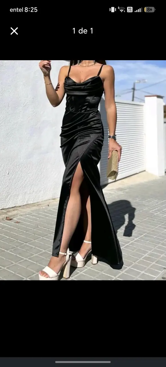 Vestido largo negro con abertura elegante