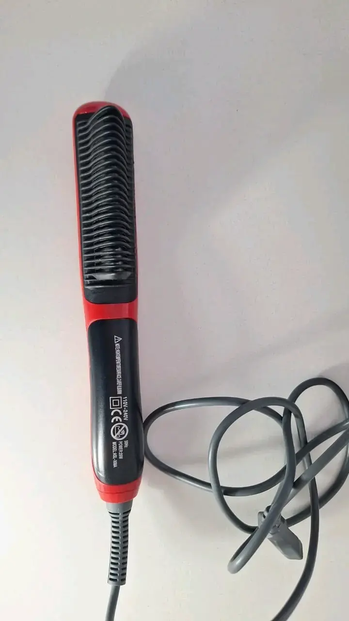 Cepillo alisador de cabello rojo y negro - 1