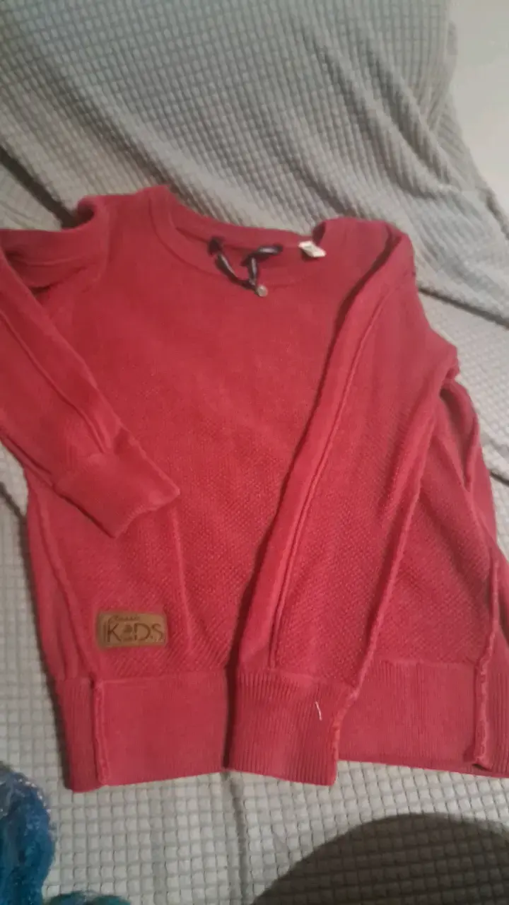 Suéter rojo para niños
