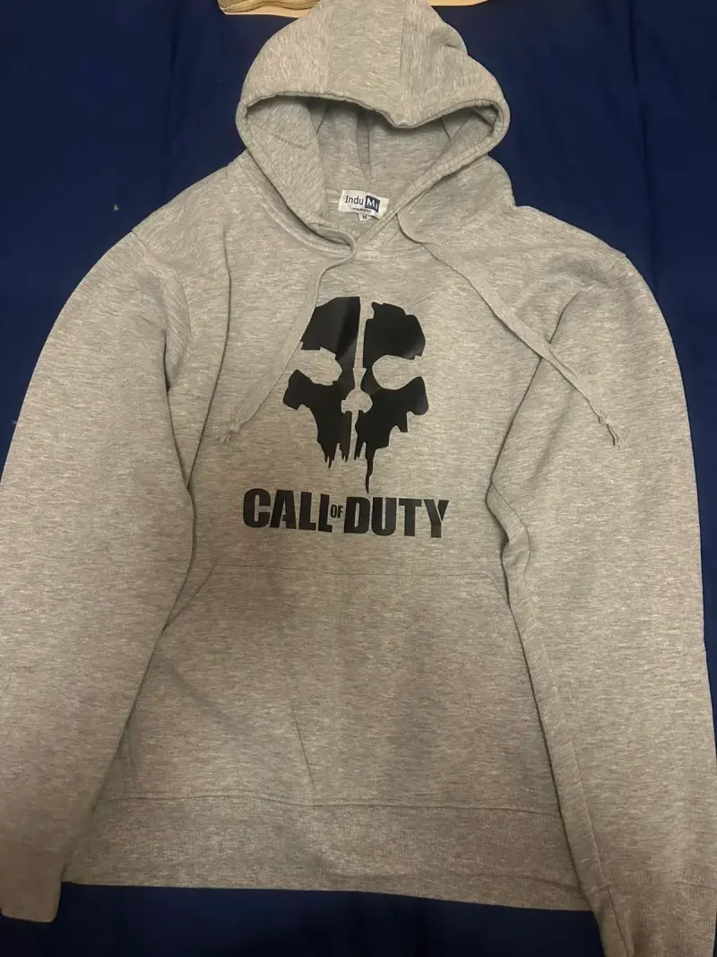 Polerón gris con capucha Call of Duty