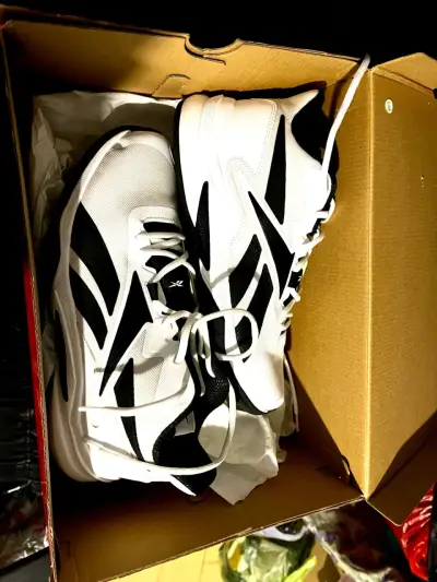 Zapatillas deportivas blancas y negras Reebok - miniatura 1