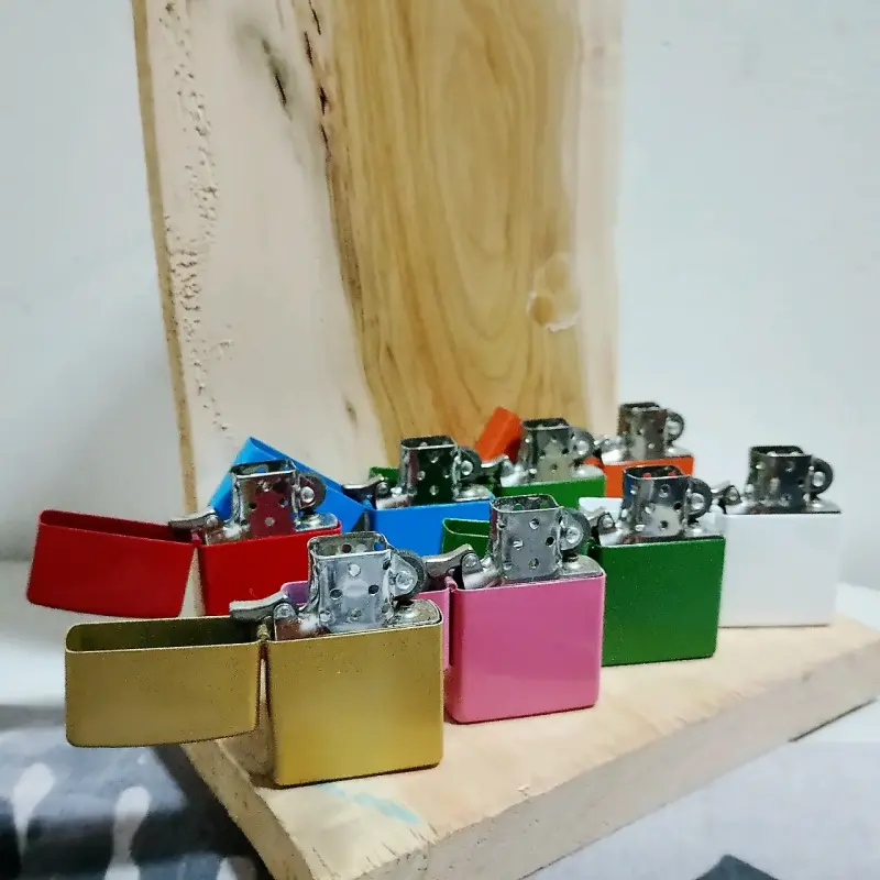 Encendedores tipo Zippo de colores variados - 1