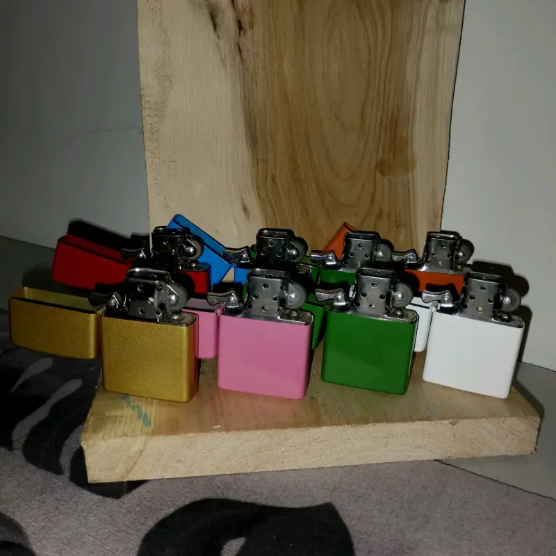 Encendedores tipo Zippo de colores variados - 4