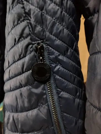 Chaqueta acolchada azul para mujer - miniatura 4